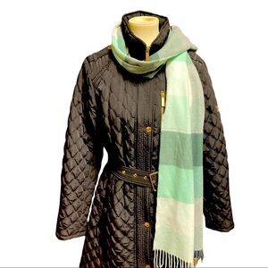 NWT Green and White Scarf